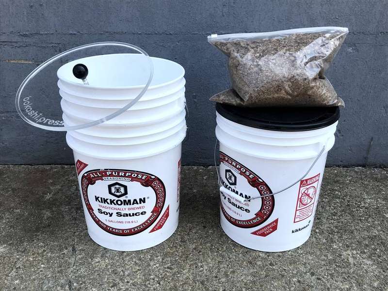 (Bokashi Press Fermenting System)